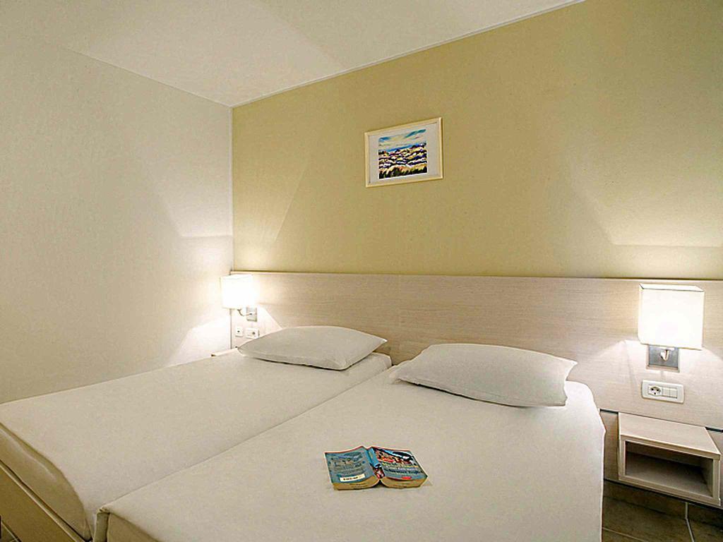 Eurocamp Mobile Homes At Fkk Nudist Campsite Solaris Tar-Vabriga Exterior foto