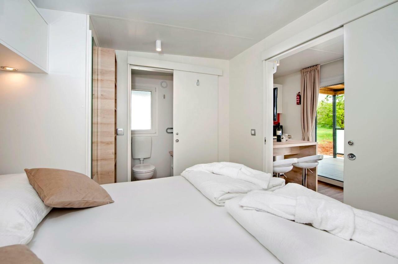 Eurocamp Mobile Homes At Fkk Nudist Campsite Solaris Tar-Vabriga Exterior foto